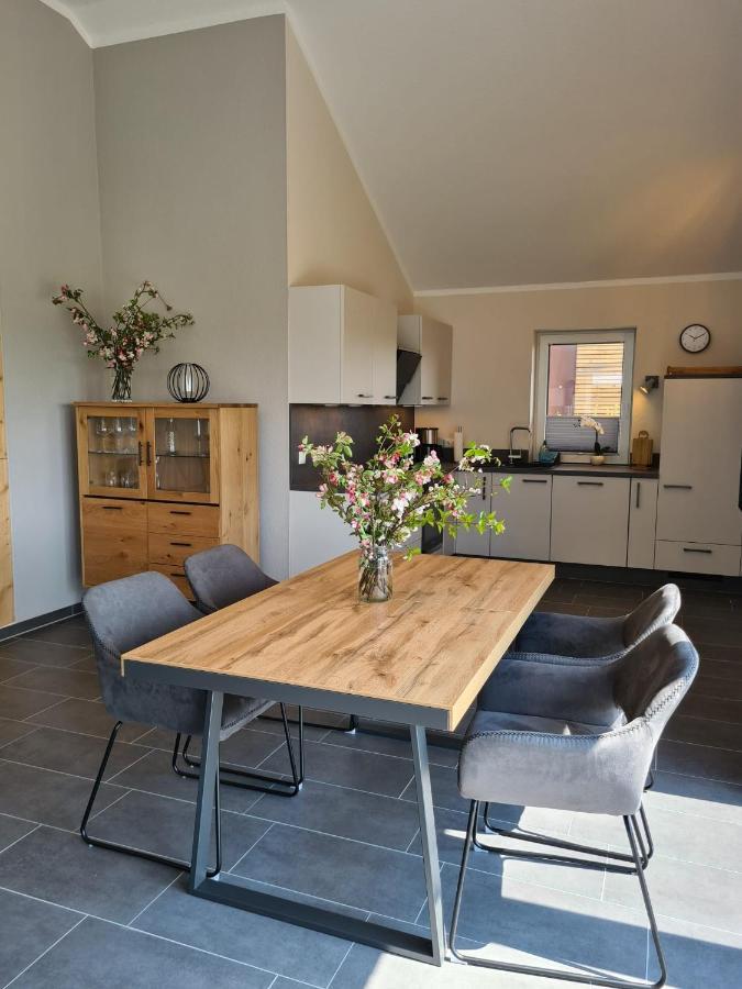 Watt'N Blick - Hundefreundliches Ferienhaus Mit Ausblick Ueber Die Wiesen Bis Zum Deich Schweiburg Luaran gambar
